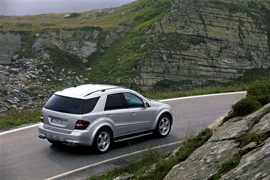  Mercedes-Benz ML63 AMG 2007 года  (фото 27 из 42)